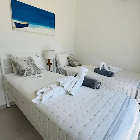 The Villa, Perigiali - Luxury Beachfront 니드리