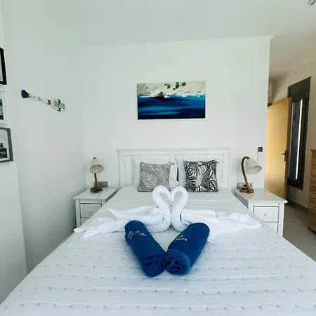 The Villa, Perigiali - Luxury Beachfront 빌라 *