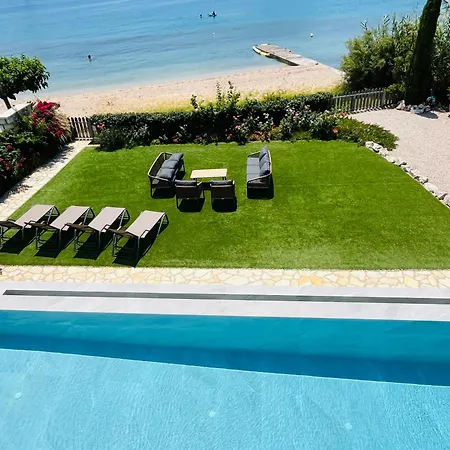 The Villa, Perigiali - Luxury Beachfront * 니드리