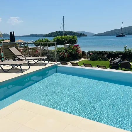 The Villa, Perigiali - Luxury Beachfront 빌라 니드리