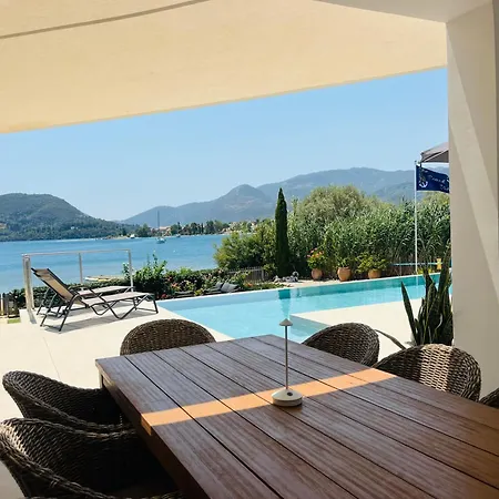 The Villa, Perigiali - Luxury Beachfront 빌라 니드리