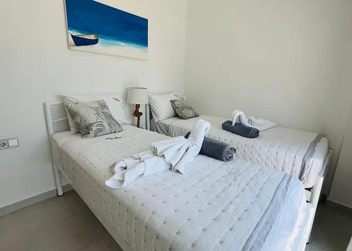 The Villa, Perigiali - Luxury Beachfront ニドリ