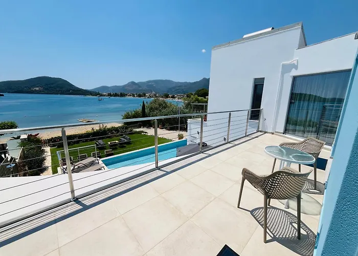 The Villa, Perigiali - Luxury Beachfront ヴィラ ニドリ