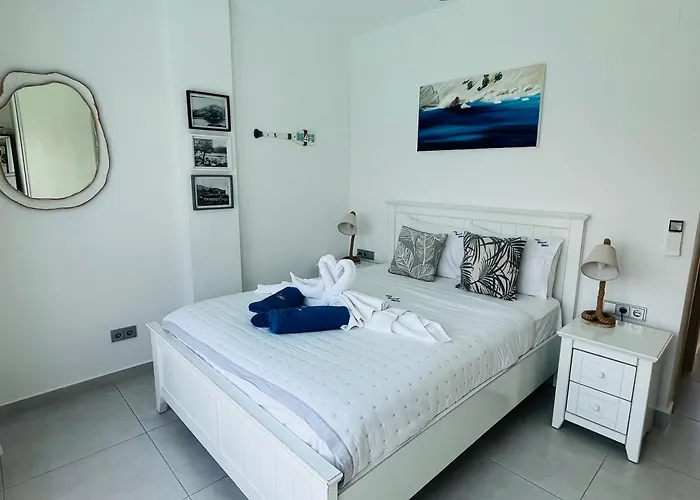 The Villa, Perigiali - Luxury Beachfront *