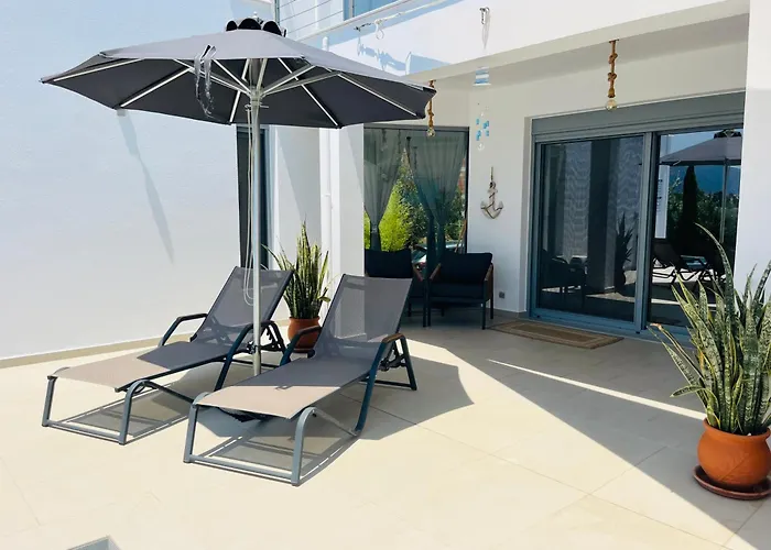 The Villa, Perigiali - Luxury Beachfront ニドリ