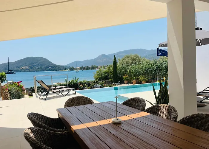 The Villa, Perigiali - Luxury Beachfront ヴィラ ニドリ