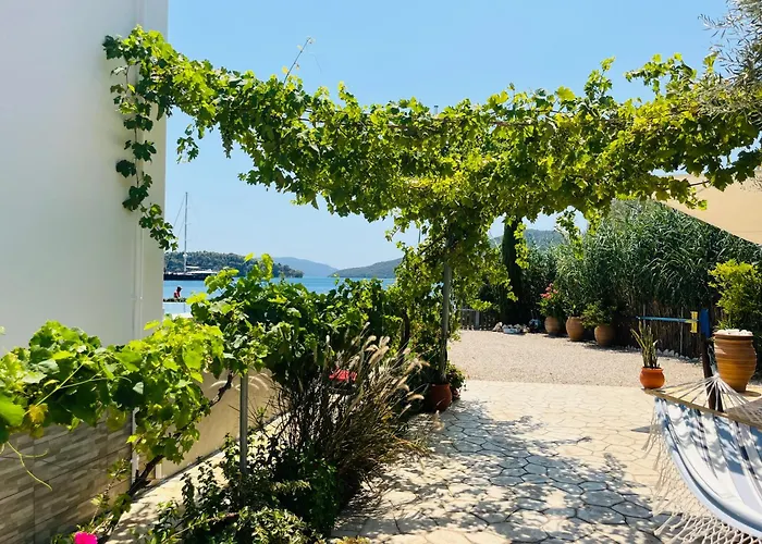 The Villa, Perigiali - Luxury Beachfront ニドリ