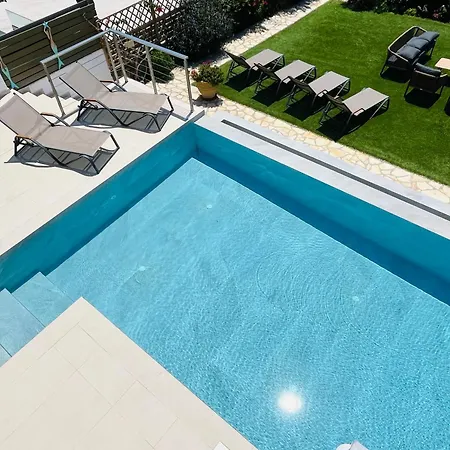 The Villa, Perigiali - Luxury Beachfront Willa *