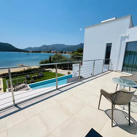The Villa, Perigiali - Luxury Beachfront Willa Nydri (Lefkada)